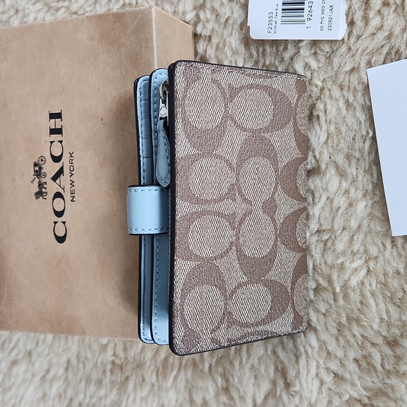 NWT IOB Coach Med Signature & Pale Blue Corner Zip Wallet 🩵 - Picture 5 of 16